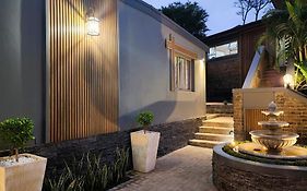 Overflowing Life - Accommodation Near Paarl Gim